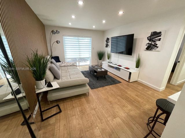 4301 S Miami Drive 111, Miami, FL 33126