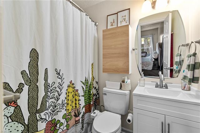 4805 Fountain Hall DR, Virginia Beach, VA 23464