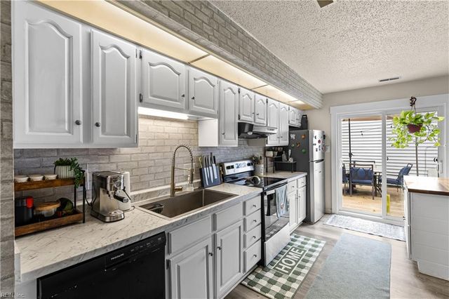 4805 Fountain Hall DR, Virginia Beach, VA 23464