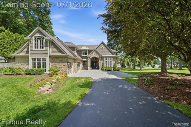 4312 Sashabaw Road, Waterford Charter Township, MI 48329