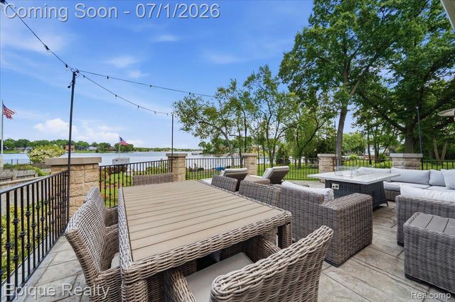 4312 Sashabaw Road, Waterford Charter Township, MI 48329