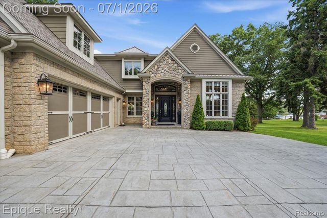4312 Sashabaw Road, Waterford Charter Township, MI 48329