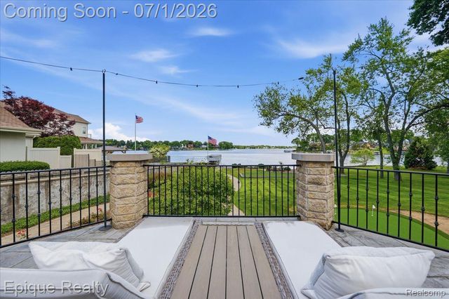 4312 Sashabaw Road, Waterford Charter Township, MI 48329