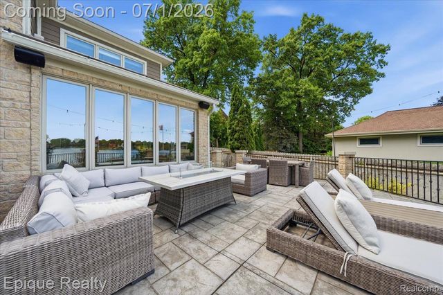 4312 Sashabaw Road, Waterford Charter Township, MI 48329