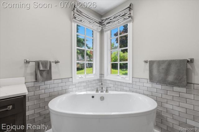 4312 Sashabaw Road, Waterford Charter Township, MI 48329