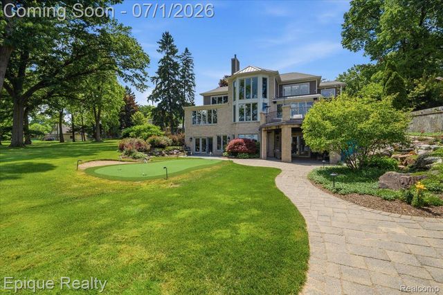 4312 Sashabaw Road, Waterford Charter Township, MI 48329