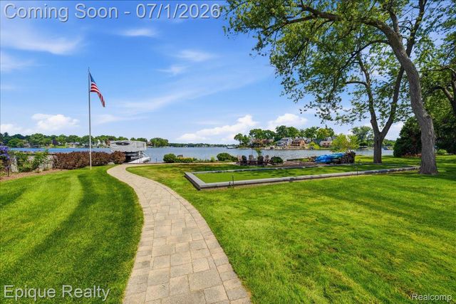 4312 Sashabaw Road, Waterford Charter Township, MI 48329
