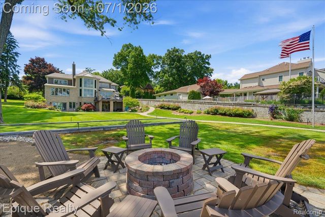 4312 Sashabaw Road, Waterford Charter Township, MI 48329