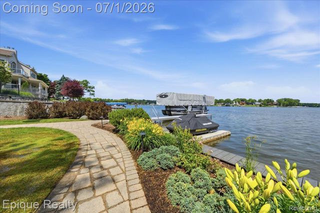 4312 Sashabaw Road, Waterford Charter Township, MI 48329