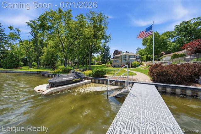 4312 Sashabaw Road, Waterford Charter Township, MI 48329
