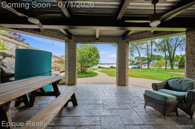4312 Sashabaw Road, Waterford Charter Township, MI 48329