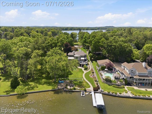 4312 Sashabaw Road, Waterford Charter Township, MI 48329