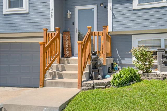 208 Hampton Drive, Smithville, MO 64089