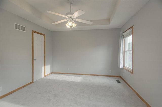 208 Hampton Drive, Smithville, MO 64089