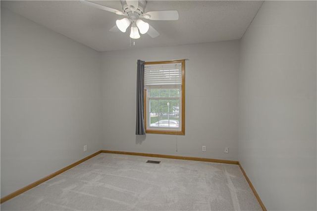 208 Hampton Drive, Smithville, MO 64089