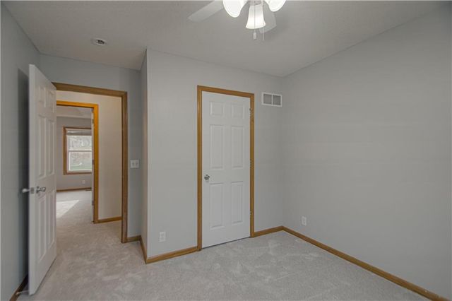 208 Hampton Drive, Smithville, MO 64089