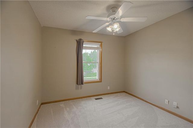 208 Hampton Drive, Smithville, MO 64089