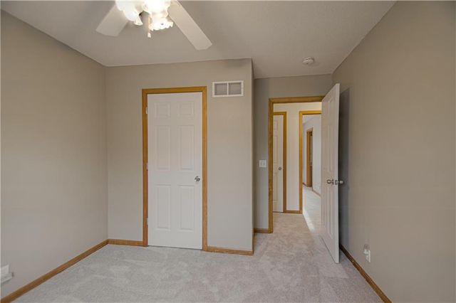 208 Hampton Drive, Smithville, MO 64089
