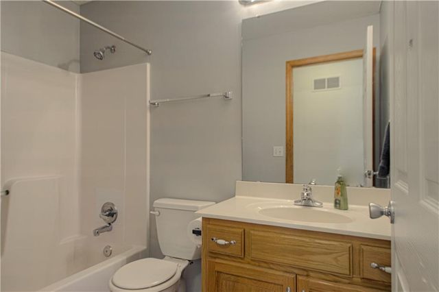 208 Hampton Drive, Smithville, MO 64089