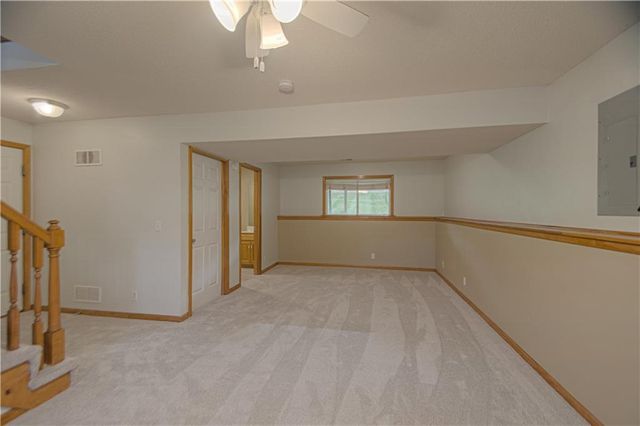 208 Hampton Drive, Smithville, MO 64089