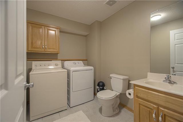 208 Hampton Drive, Smithville, MO 64089