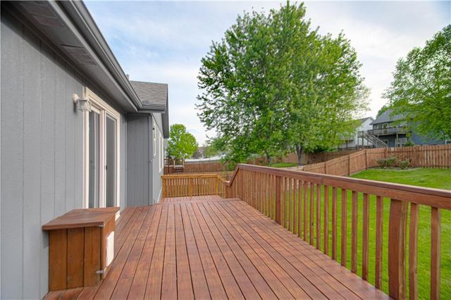 208 Hampton Drive, Smithville, MO 64089