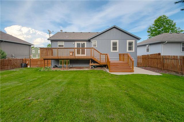 208 Hampton Drive, Smithville, MO 64089