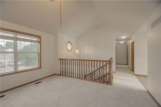 208 Hampton Drive, Smithville, MO 64089