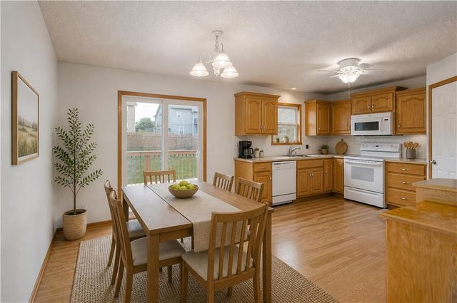 208 Hampton Drive, Smithville, MO 64089