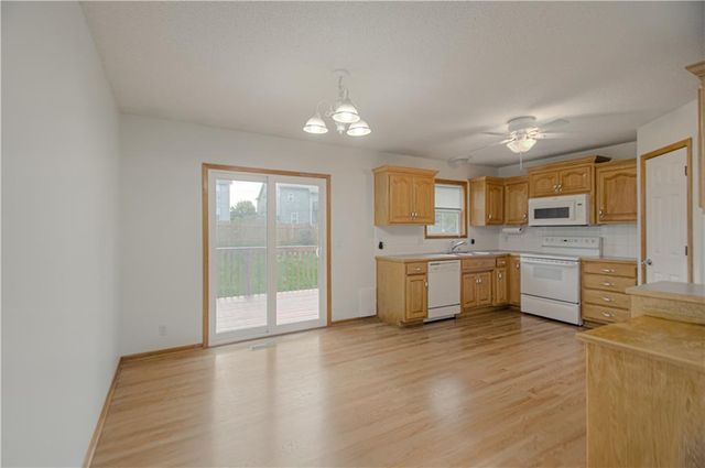 208 Hampton Drive, Smithville, MO 64089