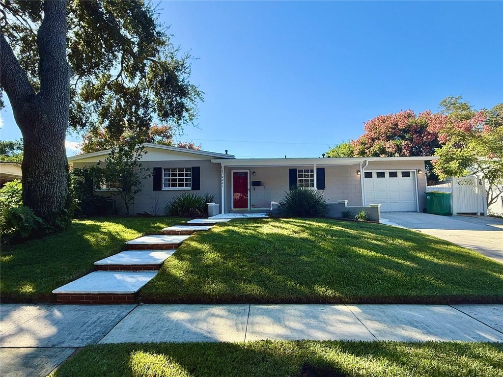 Image 3 of property listing at 2221 CATAWBA DRIVE, Cocoa, FL 32926