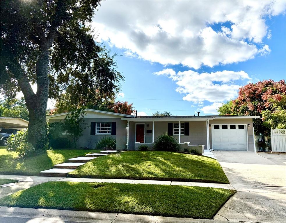 Image 5 of property listing at 2221 CATAWBA DRIVE, Cocoa, FL 32926