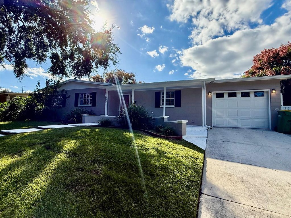 Image 6 of property listing at 2221 CATAWBA DRIVE, Cocoa, FL 32926