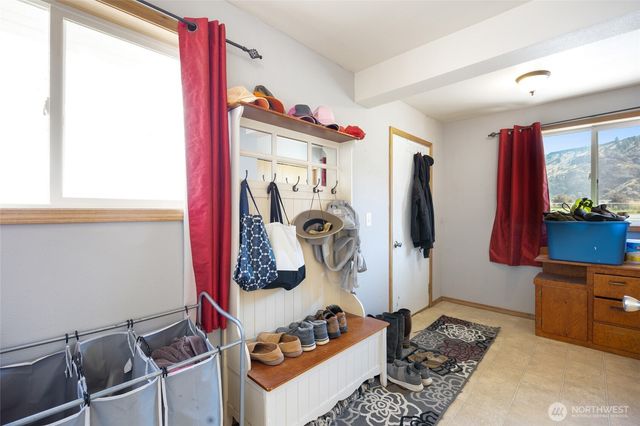 55790 NE Lakeridge Lane, Electric City, WA 99123