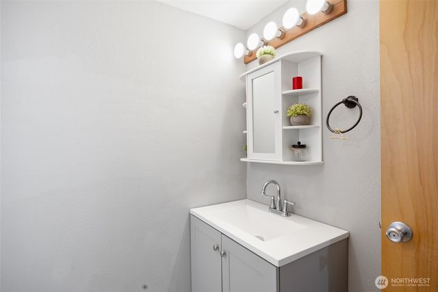 55790 NE Lakeridge Lane, Electric City, WA 99123