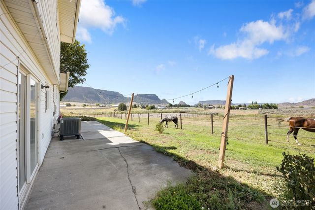 55790 NE Lakeridge Lane, Electric City, WA 99123