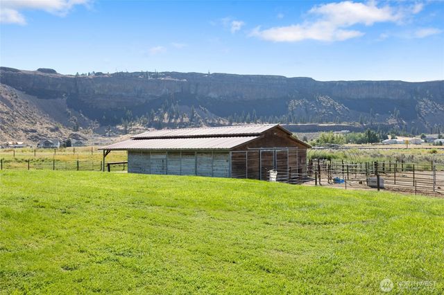 55790 NE Lakeridge Lane, Electric City, WA 99123