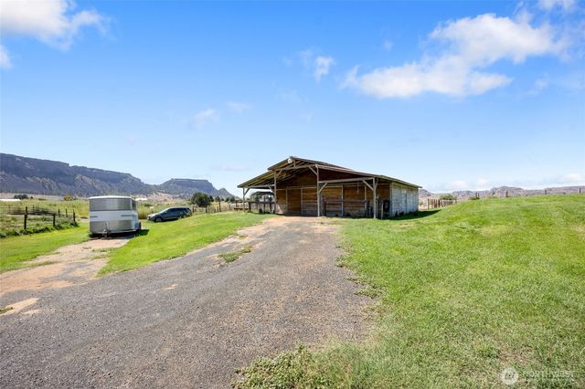 55790 NE Lakeridge Lane, Electric City, WA 99123