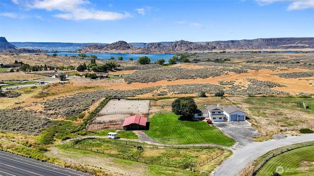 55790 NE Lakeridge Lane, Electric City, WA 99123