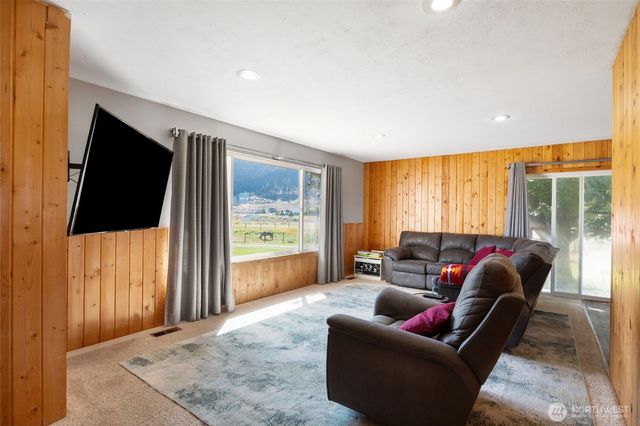 55790 NE Lakeridge Lane, Electric City, WA 99123