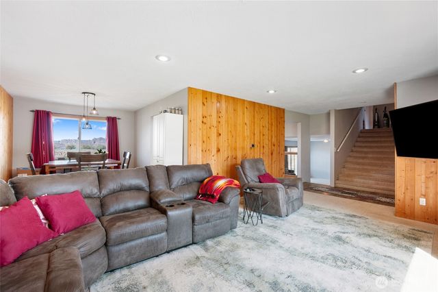 55790 NE Lakeridge Lane, Electric City, WA 99123