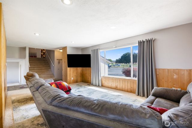 55790 NE Lakeridge Lane, Electric City, WA 99123