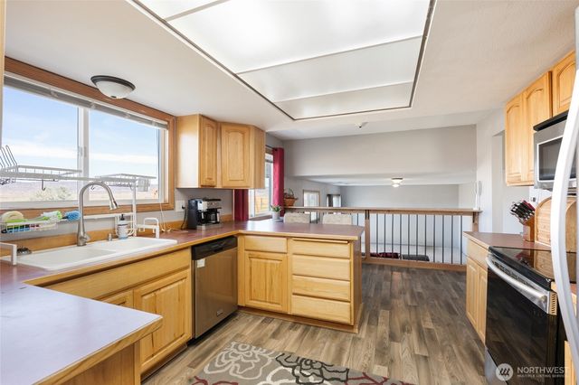 55790 NE Lakeridge Lane, Electric City, WA 99123