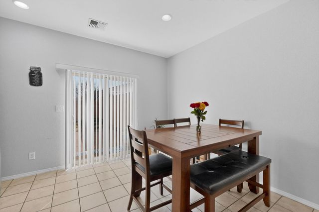 9832 Sacate Blanco Avenue SW, Albuquerque, NM 87121