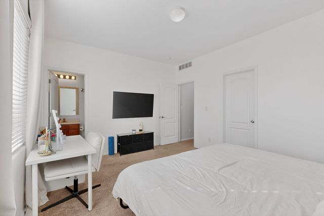 9832 Sacate Blanco Avenue SW, Albuquerque, NM 87121