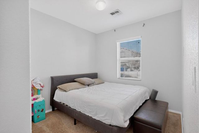 9832 Sacate Blanco Avenue SW, Albuquerque, NM 87121