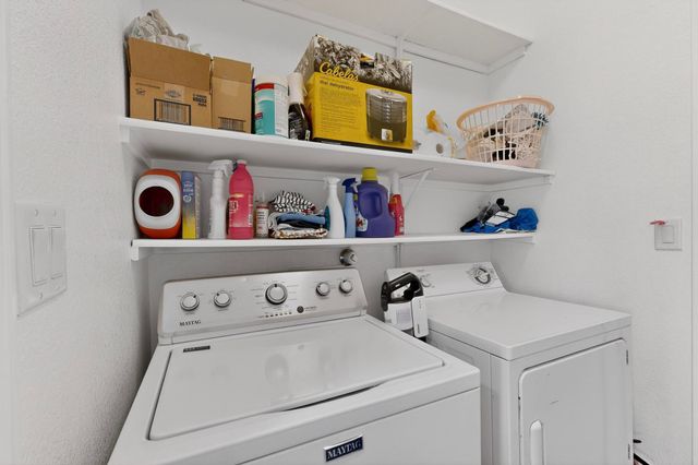 9832 Sacate Blanco Avenue SW, Albuquerque, NM 87121