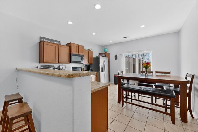 9832 Sacate Blanco Avenue SW, Albuquerque, NM 87121