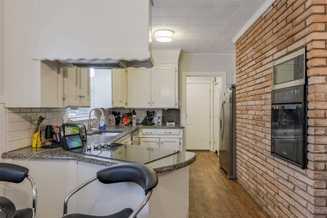 1200 Desiree Lane, Hurst, TX 76053