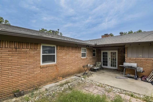 1200 Desiree Lane, Hurst, TX 76053